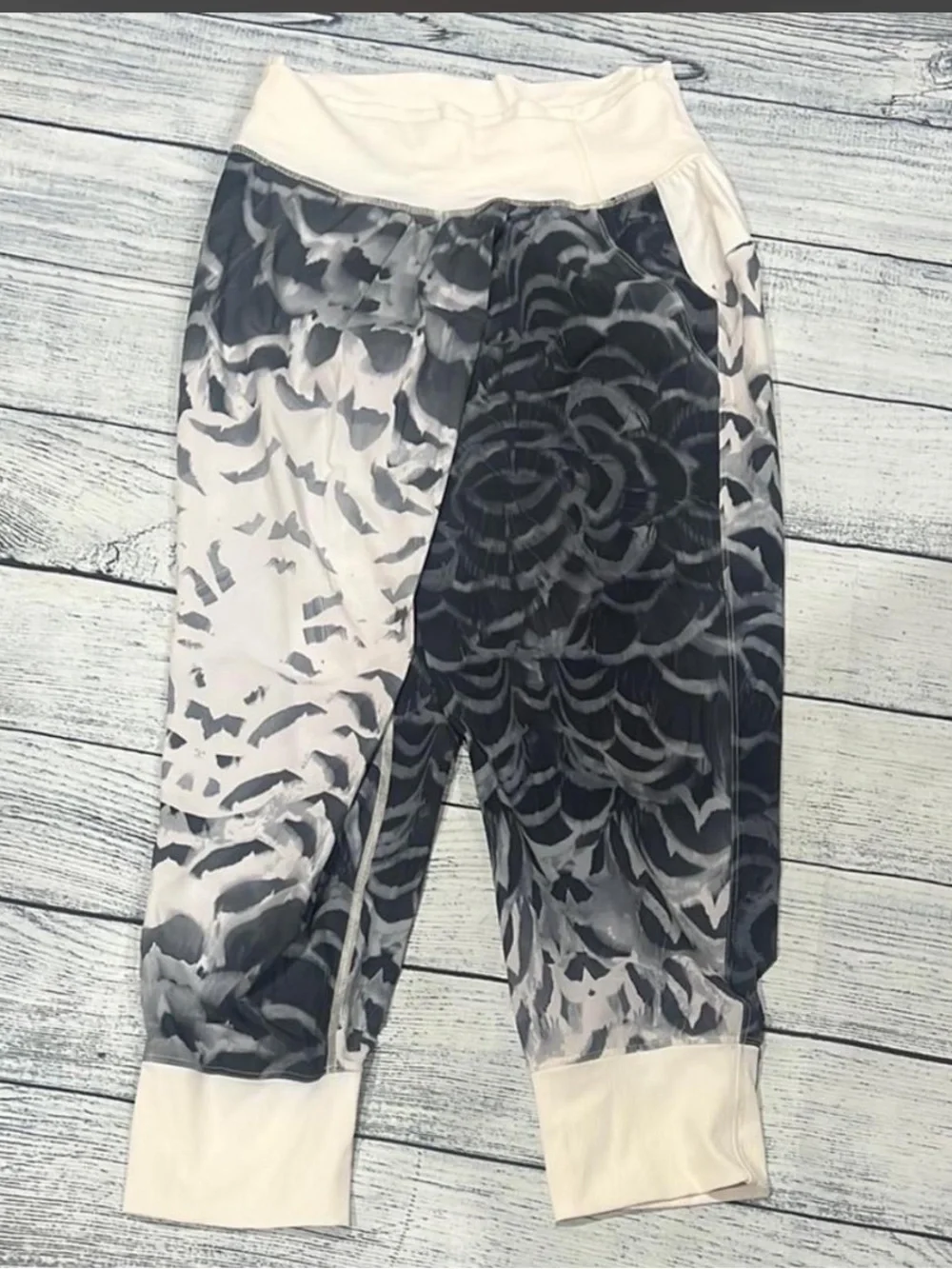 Lululemon size 6